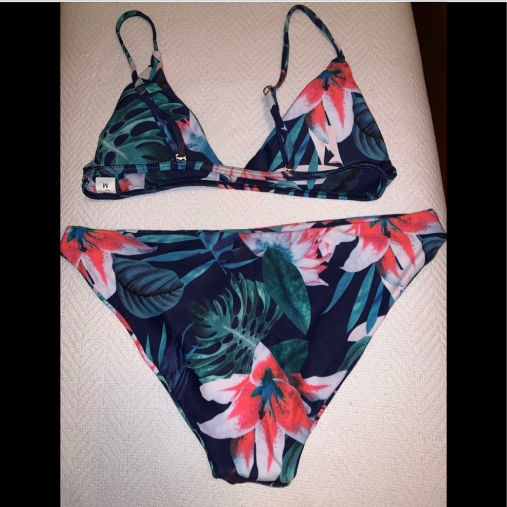 Cupshe Tropical 2 Piece, Size Medium (10) - Picture 2 of 3